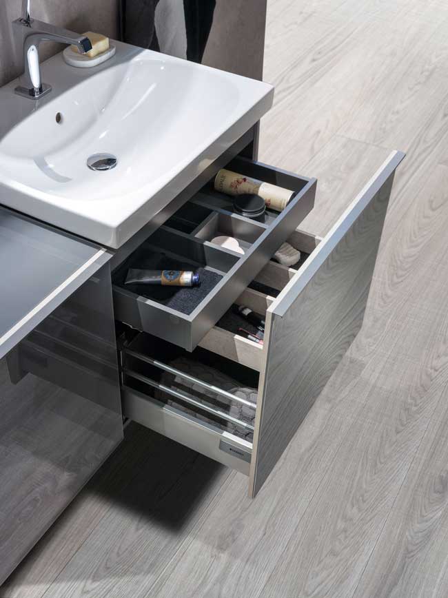 Geberit-pohištvo-pod-umivalnikom-z-uporabnimi-predali